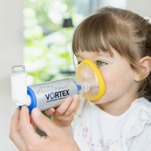 Child using PARI Vortex Non-Electrostatic Holding Chamber with medium Mask